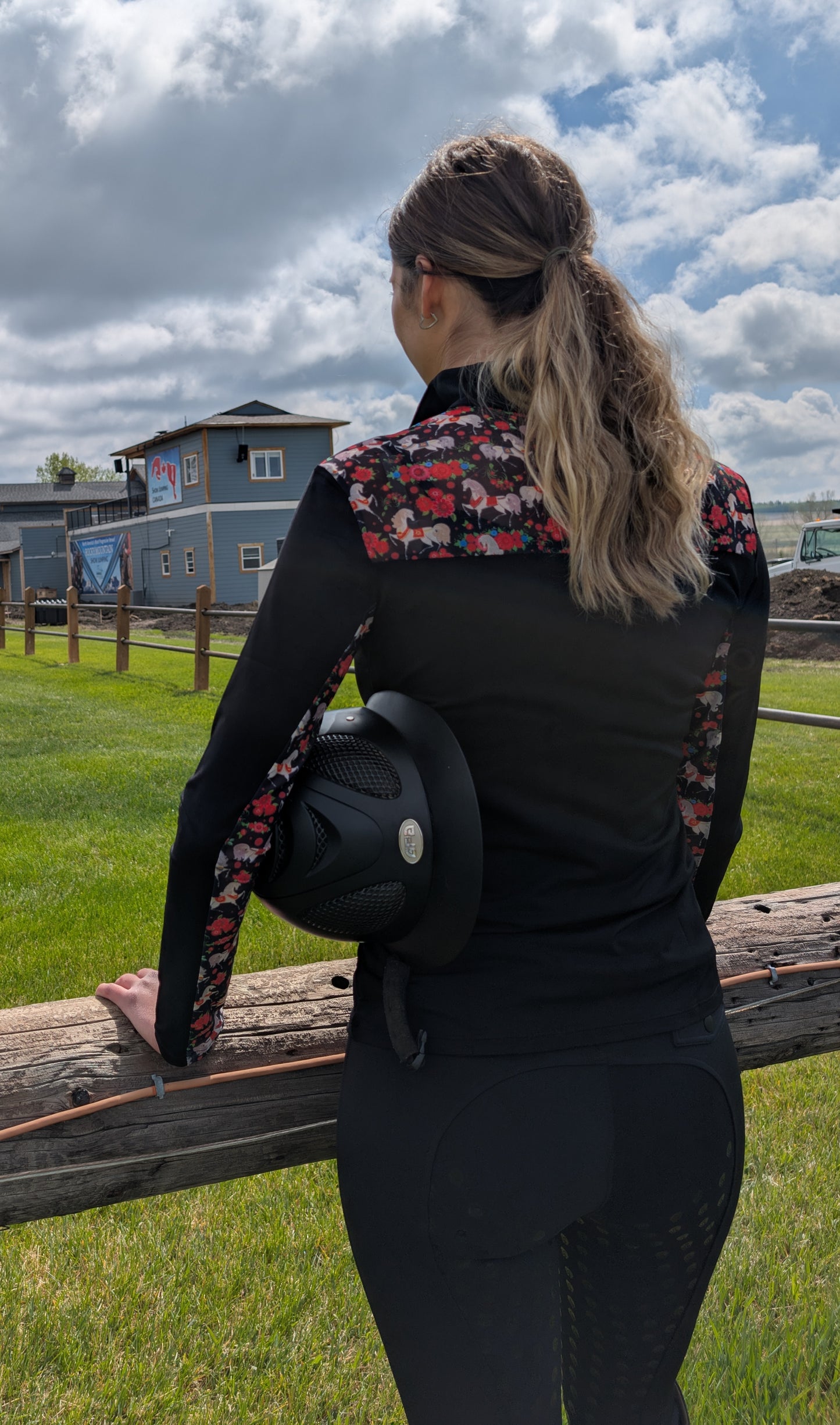 'Pretty Little Horses' Long Sleeve Women's Sun Shirt